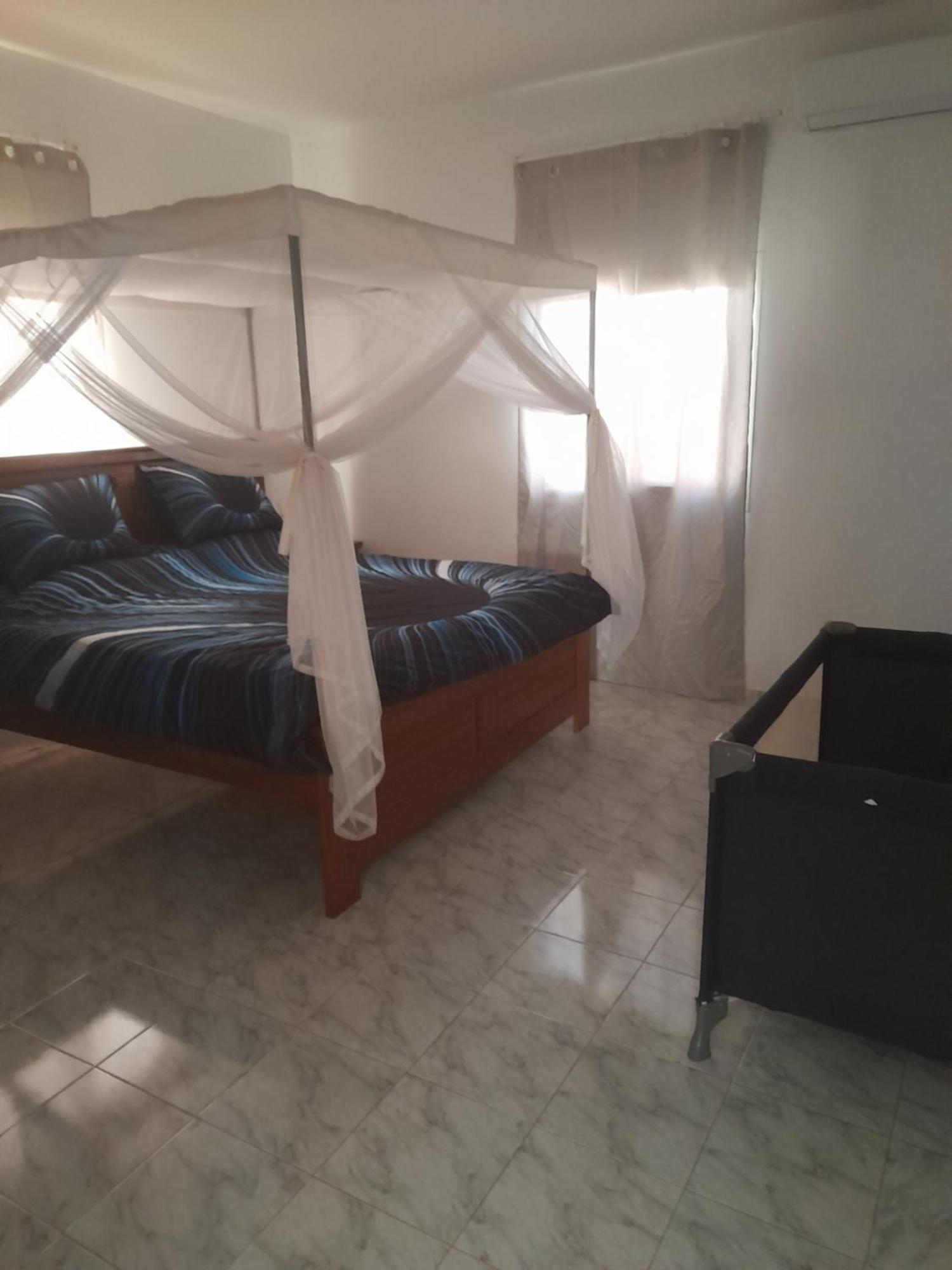 Maison D Hote La Dore Du Senegal Bas-De - Villa Somone Buitenkant foto
