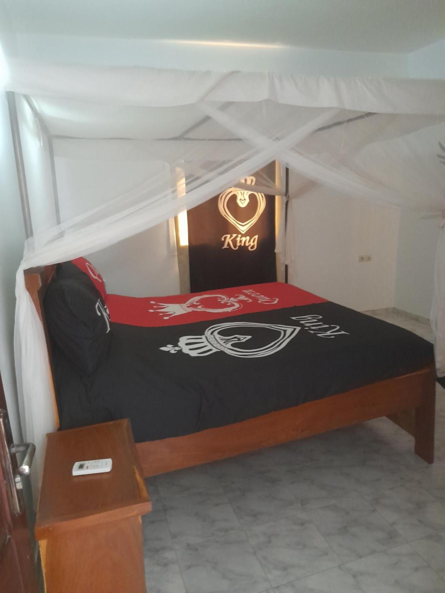 Maison D Hote La Dore Du Senegal Bas-De - Villa Somone Buitenkant foto